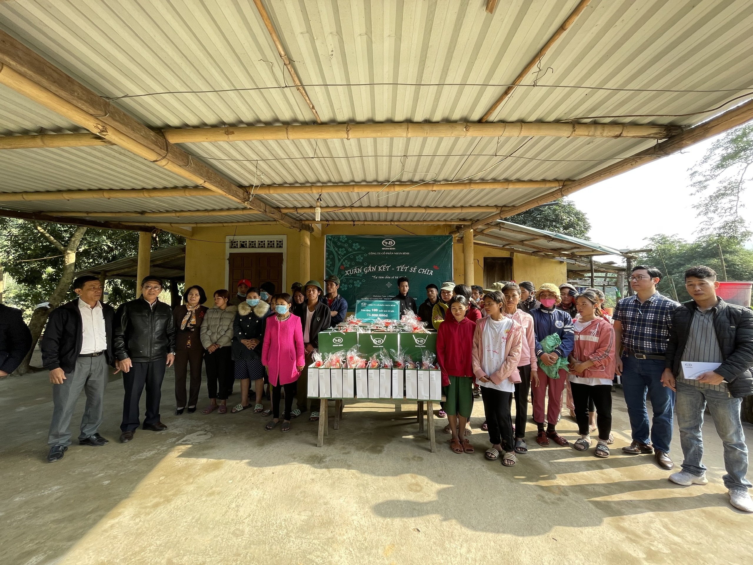 200 suất quà Tết đến với đồng bào dân tộc thiểu số ở Quảng Ninh và Lệ Thủy